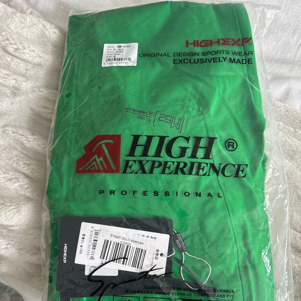 Brand New Women's Kelly Green ski bibs